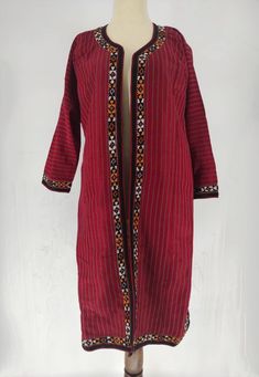 This is handembroidery vintage Bohemian style women's dress.  Light and comfy.  Fit for women's and men's.  Free size. S ( us 4 ), S ( us 6 ), M ( us 8 ) 1970s from Turkoman.  Length is 41 inches.  Arm length is 21.5 inches.  We have door to door express shipping.  İf you have any questions please contact with us.  bemyboots.etsy.com Thank You Traditional Long Sleeve Dress With Weaving Work, Bohemian Dress With Woven Motifs For Transitional Seasons, Traditional Handloom Embroidered Dress, Traditional Long Handloom Dress, Festive Bohemian Dress With Weaving Work, Folk Dresses With Woven Motifs And Long Sleeves, Folk Style Embroidered Dress For Festive Season, Traditional Handloom Festival Dress, Bohemian Ceremonial Dresses With Woven Motifs