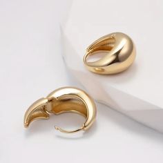 Stylish Design: These hoop earrings feature a minimalist and elegant style that will complement any outfit. High-Quality Material: Made of copper and plated with 14K gold, these earrings are durable and resistant to tarnishing. Lightweight and Comfortable: The earrings are lightweight, making them comfortable to wear all day long. Versatile: Perfect for daily wear or casual occasions, these earrings will add a touch of sophistication to any outfit. Easy to Wear: The earrings feature a secure clo Trendy Round Hoop Earrings With Plating, Trendy Round Hoop Earrings, Minimalist Everyday Hoop Earrings With Plating, Minimalist Plated Hoop Earrings For Everyday, Everyday Minimalist Plated Hoop Earrings, Minimalist Gold Plated Hoop Earrings, Everyday Metal Hoop Earrings With Plating, Classic Metal Hoop Earrings With Plating, Classic Metal Plated Hoop Earrings