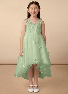 Your flower girl will look pretty like a princess in Ceres, our floral tulle Ball-Gown dress. She features a lace bodice and straps adorned with 3D flowers, a frilly tulle high-low skirt, and a beautiful matte satin bow at the back. Sage Flower Girl Dress, Green Flower Girl Dresses, Girl Green Dress, Light Green Dress, Pink Flower Dress, Maternity Bridesmaid Dresses, Sage Green Dress, Pretty Quinceanera Dresses, Dusty Sage