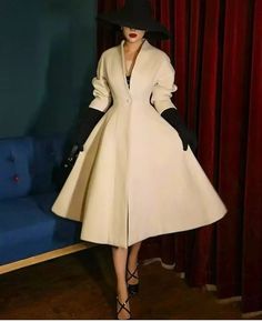 Naar_moda on Instagram: “#elegantoutfit @belle_muse” 1950 Fashion Women, Vintage Dress Sewing Patterns, Stylish Winter Coats, 50s Outfits, Vintage Dresses 50s, Elegant Dresses Classy, Eclectic Fashion