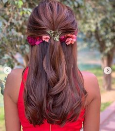 Bridesmaid Bun, Bun Ideas, Hair Style On Saree, Hairstyles Design, Hair Style Vedio, Instagram Plan, Traditional Hairstyle