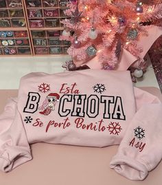 This Karol G Christmas sweatshirt, or hoodie is Inspired by the album Manana sera Bonito. This is the perfect anniversary gift for your favorite Bichota during the Holiday season.  PLEASE NOTE THIS IS FOR ONE HOODIE OR SWEATSHIRT. TO GET MATCHING ONES, PLEASE ADD 2 TO CART.  Design is embroidered on full chest and initials are also embroidered on matching sleeve side.  PLEASE MAKE SURE YOU ADD THE PERSONALIZATION BELOW.  **Design is 100% embroidered which means it is stitched on for great quality and durability. Sweatshirt details  * 50% Cotton - 50% Polyester * UNISEX SIZING, not a Women's size! Hoodie details -50% cotton, 50% polyester -UNISEX SIZING Heather Sport colors are 60% polyester, 40% cotton There is NO Guarantee of a certain brand, as some supply chains have been interrupted du Birthday Gift Ideas For Women, Christmas Presents For Boyfriend, Matching Christmas Sweaters, Manana Sera Bonito, Hoodie Details, Cart Design, Commercial Embroidery Machine, Friendsgiving Dinner, Sweatshirt Details