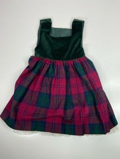 Glenshiel Scotland Girls Green Velvet And Wool Plaid Dress Size 5. Condition is Pre-owned. Shipped with USPS Priority Mail. 11” armpit to armpit 24” length from top of strap Plaid Sleeveless School Dress, Sleeveless Plaid School Dress, Cotton Lined Dress For Fall, Scotland Girl, Wool Plaid, Plaid Dress, Green Velvet, Priority Mail, Scotland