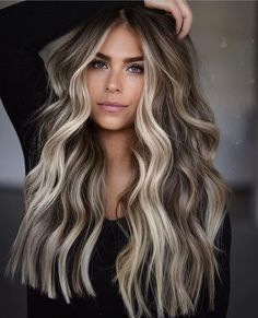 Tag a client that would look incredible with this face frame 🔥 By @hairbymickk #mastersofbalayage #balayageeducation #balayageonline… | Instagram Curtain Bangs With Money Piece Blonde, Ombre Hair With Money Piece, Hair Color Ideas For Brown Eyes, Cute Hair Color Ideas, Kadeřnické Trendy, Blonde Balayage Highlights, Bronde Balayage, Bronde Hair