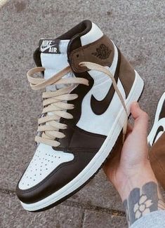 Sepatu Air Jordan, Wallpaper Nike, Jordan Sneaker, Trendy Shoes Sneakers, Dr Shoes, Nike Shoes Girls, Preppy Shoes, Jordan Shoes Girls, Jordan Shoes Retro