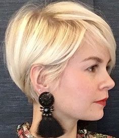 Julianne Hough Pixie Haircut, Winter Pixie Haircut, Stacked Bob Haircut With Bangs, Short Hair Pixie Bob, Pixie Haircut Ideas, Short Hair Pixie Cuts