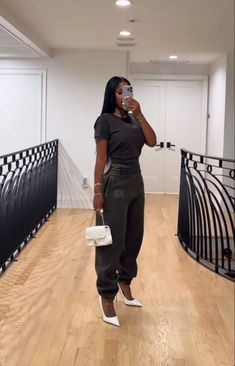 Basic Elevated Outfits, Fall Fashion Black Women 2024, Rich Moodboard, Afternoon Date Outfit, Casual Fall Outfits Black Women, Fall Chill Outfits, Brunch Ootd, Basketball Game Outfit Women, Black Joggers Outfit