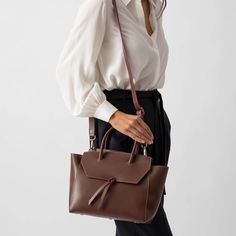 This stylish and effortless medium size bag is handcrafted in Italy with premium quality leather, making it lightweight yet durable. It's easy to clean and maintain, so it'll stay looking as good as new for years to come. With its timeless design and classic look, this tote bag will be a timeless addition to your wardrobe. Whether you're heading out for the day, or going away for the weekend, this midi purse is sure to turn heads wherever you go. Classic Box Bag With Detachable Strap For Everyday, Minimalist Smooth Grain Crossbody Bag, Leather Handled Satchel For Daily Use, Timeless Everyday Shoulder Bag With Smooth Grain, Classic Satchel With Detachable Handle For Everyday, Timeless Top Handle Satchel For Everyday, Leather Handle Satchel For Daily Use, Timeless Everyday Top Handle Satchel, Versatile Smooth Grain Crossbody Satchel