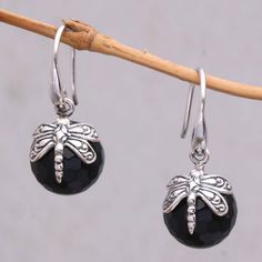 Two sterling silver dragonflies eclipse black stones of natural onyx totaling an impressive 21 carats together. Suar Dwipayana of Indonesia designs these lavish dangle earrings adding a subtle and elegant touch to any wardrobe. Best Friend Bracelets, Dragonfly Art, Black Stones, Friend Bracelets, Unique Jewelry Designs, Onyx Stone, Silver Pieces, Jewelry Packaging, Dragonflies