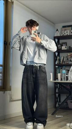 Fit Inspo For School Outfits Spring, Tiktok Fashion Men, Boys Clothes Aesthetic, Street Boy Aesthetic, Streetwear Outfit Ideas Men, Aesthetic Streetwear Outfits