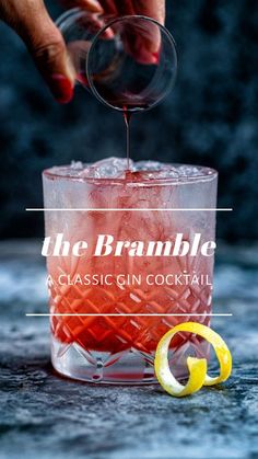 Pear Gin, Bramble Cocktail, Cocktails Vodka, Classic Gin Cocktails, Cocktail Gin, Prosecco Cocktails, Gin Recipes, Gin Cocktail Recipes, Gin Drinks