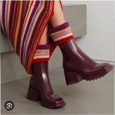 Chlo Betty Rain Boots Color: Burgundy Size 39 Msrp: $595 These Sleek Rubber Rain Boots Flaunts A Vibrant Knitted Cuff And Contoured Vamps. Polyvinyl Chloride Upper Square Toe Side Zip Cashmere/Wool Cuff Elastane Lining Polyvinyl Chloride Sole Red Rain Boots, Rain Boots Fashion, Chloe Boots, Chloe Brown, Platform Heels Boots, Black Betty, Chloe Shoes, Winter Ankle Boots, Shearling Boots