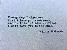 a piece of paper with the words, every day i discovery that i love you even more and in this infinite universe will love you to the ends