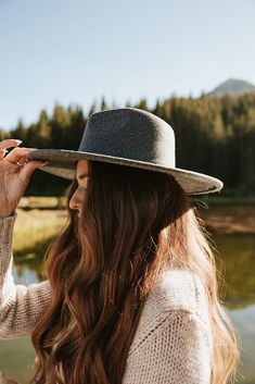 THIS SALE ITEM IS FINAL SALE! Every mom uniform checklist HAS to include the Sierra Hat. This charcoal-colored felt hat comes with a flat wide brim, and a comfortable crown. This color is neutral and we can't think of any outfit this hat will not go well with. Sierra Hat-Charcoal, boutique clothing, casual, the perfect hat! Boutique Clothing Fall Felt Hat With Flat Crown, Brimmed Boater Hat For Fall, Everyday Fall Hat With Flat Crown, Everyday Flat Crown Hat For Fall, Solid Color Brimmed Hat For Everyday, Solid Color Everyday Brimmed Hat, Casual Solid Hat Bands With Flat Crown, Classic Gray Hat For Spring, Classic Gray Hats For Spring