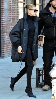 Balenciaga Outfits, Hailey Bieber Street Style, Mode Dope, Hailey Baldwin Street Style, Hailey Bieber Outfits, Winter Mode Outfits, Bouchra Jarrar, Elegantes Outfit Frau, Hailey Bieber Style