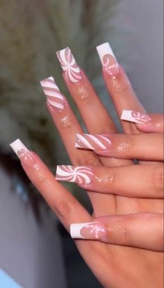 Pink Xmas Nails Almond, Christmas Nail Sets Pink, Pink Christmas Nails Acrylic Long, Christmas Nails Almond Pink, Christmas Nail Ideas Pink, Pink Christmas Nails Square, Nail Inspo Christmas Simple, Nail Inspo For Christmas, Christmas Nail Inspo Acrylic