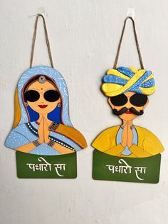 The Handmade Hand-Painted and Clay Work Padharo Sa stylish men and Women Wall Hanging Wooden Hand-painted Decorative Showpiece is a beautiful and unique piece of art that will add charm to any room it is placed in. This decorative showpiece is crafted with a lot of care and attention to detail by skilled artisans who use traditional techniques to create this masterpiece. The showpiece is made of high-quality wood that has been carved and painted by hand to create a beautiful, intricate design. T Wooden Wall Hangings Home Decor, Diwali Unique Decoration, Clay Art For Room Decor, Show Pieces Decor Handmade, Diy Show Piece, Welcome Painting Wall Art, Padharo Sa Decor, Wall Clay Art Ideas, Cardboard Crafts Diy Wall Art Hanging