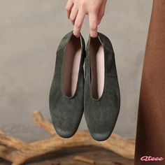 Qteee - Classic Retro Flat Shoes: Minimalist Loafers for Casual Wear Casual Flat Slip-ons For Office, Casual Closed Toe Flats For Work, Casual Pointed Toe Ballet Flats For Office, Fall Ballet Flats Medium Width, Slip-on Ballet Flats With Almond Toe For Fall, Slip-on Almond Toe Ballet Flats For Fall, Medium Width Slip-on Ballet Flats For Fall, Casual Almond Toe Ballet Flats For Fall, Fall Season Medium Width Ballet Flats