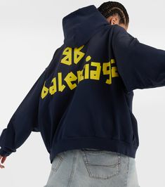 Oversized Hoodie Sweatshirt With Logo Detail, Oversized Logo Sweatshirt For Streetwear, Oversized Urban Sweatshirt With Logo, Balenciaga Hoodie Outfit, Balenciaga Hoodie, Balenciaga Women, Balenciaga Logo, Hoodie Brands, Jersey Sweatshirt