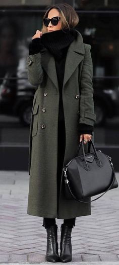 Stylish Winter Coats, Long Sweater Coat, Outfits Classy, Coat Outfit, Pullover Outfit, Women Overcoat, Fashion Trends Winter, Green Coat