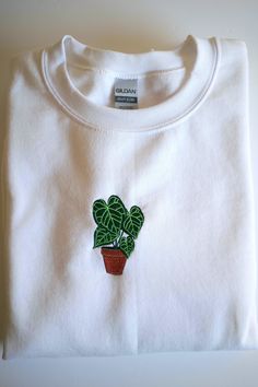 These shirts are MADE TO ORDER The Anthurium embroidered design comes with a white shirt. However, it is possible to have it embroidered on a different color shirt: black, grey, light pink, sand, or dark green. If you would like a different color shirt or if your size is not available, please, contact the seller to inquire about your size and color. SIZES ARE UNISEX! These sweatshirts are extra comfy and are slightly oversized. Size Guide (Length/Width): Small: 27/20 in. Medium: 28/22 in. Large: White Long Sleeve Shirt With Machine Embroidery, White Casual Tops With Custom Embroidery, White Casual Top With Custom Embroidery, White Long Sleeve Shirt With Embroidered Logo, White Long Sleeve Shirt With Embroidered Graphics, White Long Sleeve T-shirt With Floral Embroidery, White Long Sleeve T-shirt With Embroidered Logo, White Embroidered Crew Neck Shirt, White Embroidered Basic Top