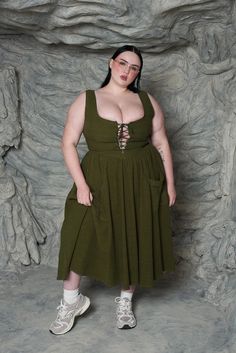 Farm Chores Midi Dress Moss Linen – Fashion Brand Company B Belly Outfits, Plus Size Pose Reference, Vestidos Curvy, Farm Chores, Structured Skirt, History Bounding, Healing Symbols, Plus Size Baddie Outfits, Flower Princess