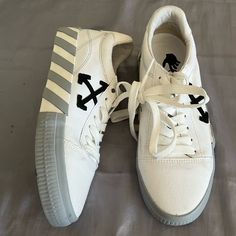 Womens Off White Vulcanized Lowtop Sneakers Shoes 39. Us 9. True To Size. No Box. Note; Sku Numbers On Bottom Right Sole To Secure No Retail Return For Full Value. May Have Light Surface Wear From Being Handled And Listed As Preowned But Shoes Were A Display. Never Worn Outside. Gently Handled And Tried On In Store. Smoke And Pet Free Home. Final Sale. Guaranteed Authentic. Specs; Off- White Vulcanized Lowtop Sneakers Shoes. Showcasing Off-White Affinity For Streetwear Style These Low Top Vulcan Urban Custom Sneakers With Vulcanized Sole, White Platform Sneakers With Vulcanized Sole, Urban White Platform Sneakers With Rubber Sole, Custom White Sole Sneakers With Vulcanized Sole, Custom White Sneakers With Vulcanized Sole, Modern White Low-top Platform Sneakers, White Casual Custom Sneakers For Streetwear, Modern White Canvas Shoes For Streetwear, Modern White Skate Shoes