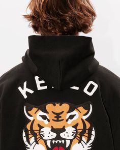 'KENZO Lucky Tiger' oversized hoodie.
Light soft unbrushed molleton.
Genderless.
K letter embroidered at chest.
Full rich chain stitch embroidery technic. Oversized Hooded Sweatshirt With Embroidered Logo, Oversized Hooded Hoodie With Embroidered Logo, Oversized Hoodie With Embroidered Logo For Winter, Oversized Winter Hoodie With Embroidered Logo, Oversized Hoodie Sweatshirt With Logo Detail, Oversized Winter Hoodie With Logo, Oversized Sporty Hoodie With Embroidered Logo, Sporty Oversized Hoodie With Embroidered Logo, K Letter