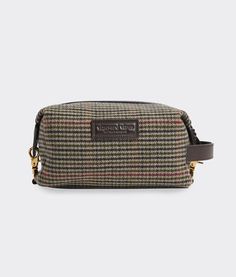 An easy-to-pack, first-class travel accessory made from a soft, brushed wool blend sourced from the experts at the Abraham Moon mill. Dopp Kit, Small Accessories, House Boat, Travel Gifts, Small Bags, Travel Accessories, Gifts For Family, Wool Blend, Bag Accessories