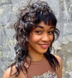 Feminine Mullet, Mullet Styles, Shaggy Layered Haircut, Color Correction Hair, Dunner Wordend Haar, Layered Curly Hair, Shaggy Short Hair, Haircuts For Curly Hair, Curly Hair Women