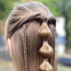 Emma Beasley on Instagram: "❤️ Bubbles & Braids Half Up Style ❤️

❤️ How funky is this topsy tail half up style!?

❤️ Make a half ponytail, topsy tail it at the top (a topsy tail tool is so useful for this!) and create bubbles to the end. 
❤️ We then took two small pinched sections to create two small braids and added two gold cuffs at the end to funky it up! 

❤️ Super pretty! 

 #bubblebraid #bubblebraids #bubblebraidtutorial #halfuphalfdown #halfuphalfdownhairstyle #halfup #halfupdo #accentbraids #haircuffs #haircuffsgold 

#quickhair #quickhairstyles #quickhairstyle

#easyschoolhairstyle #easyhairstylesforgirls #schoolhair #schoolhairstyles #schoolhairideas" Bubbles Braids, Topsy Tail, Toddler Hairstyles, Half Ponytail, Easy Hairstyles For School, Hair Cuffs, Braided Half Up, Small Braids, Half Updo