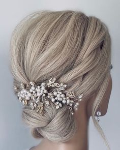 Classic Wedding Hairstyles, Big Volume Hair, Timeless Classic Wedding, Chignon Wedding, Classic Wedding Hair, Wedding Bun Hairstyles, Romantic Curls, Curly Wedding Hair