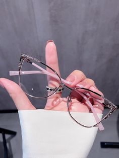 Clear Glasses Frames Women, Glasses Women Fashion Eyeglasses, Cute Glasses Frames, Glasses Frames Trendy, Classy Glasses, Glasses Inspiration, Fancy Glasses, Clear Glasses Frames, Glasses Trends