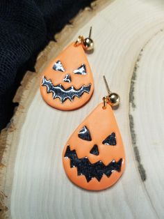 Add a finishing touch to your spooky season look with these Jack-o-lantern earrings! These spooky pumpkin earrings are a cute accessorie for Spooky Season. Or all year long for the gothic girlies!! They're made of polymer clay so they're super lightweight and durable.  The perfect witchy Birthday gift for your  bestfriend, sister or Mom!! Wanna show off your new earrings? We'd love to see you struttin your stuff so be sure to tag us with @prairiesunshowers on Instagram/Facebook and TikTok to share the love❤ Thank you for supporting my small business! -Nickie Gifts For Your Bestfriend, Witchy Birthday, Lantern Earrings, Spooky Earrings, Birthday Gift For Best Friend, Pumpkin Earrings, Gift For Best Friend, Earring Ideas, The Gothic