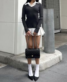 Pleated Skirt Outfit Short, Siren Outfit, Skirt And Sweater, Sixth Form Outfits, Pleated Skirt Outfit, Professional Outfits Women, Career Fashion, Preppy Look, Chill Outfits