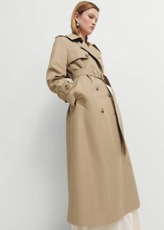 Mode Over 50, Camel Outfit, Workwear Capsule, Trench Beige, Fall Workwear, Contemporary Wardrobe, Classic Trench Coat, Double Breasted Trench Coat, Fall Capsule Wardrobe