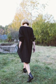 Black Linen Dress For Fall, Black Long Sleeve Linen Dress For Fall, Fall Linen Dress With Button Cuffs, Long Sleeve Linen Dress With Button Cuffs, Black Linen Dress, Honest Beauty, Dress Linen, Dress Handmade, Black Linen