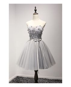 Shop cheap grey ball-gown sweetheart short tulle homecoming dress with beading online. Custom-made any plus size or color. Pro since 2009. Grey Homecoming Dress Short, Gray Homecoming Dress, Dress Short Tight, Formal Dance Dresses, Grey Short Dress, Debut Dresses, Gray Cocktail Dress, Dama Dresses, White Homecoming Dresses