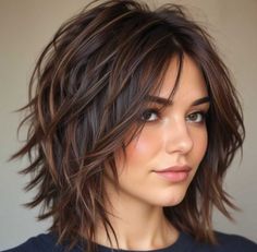 Explore the latest in women's hairstyles with our exclusive gallery & video featuring the top 50 short bob hairstyles for 2024! Whether you're into choppy layers, curly bobs, or asymmetrical cuts, we've got you covered. From classic bob haircuts to trendy 90s-inspired styles, find the perfect look for you. Don't miss out on the hottest bob hairstyles for fine hair and bob haircuts with bangs. Elevate your style game today Layered Haircuts For Bob Hair, Sassy Layered Haircuts, Medium Chunky Layered Hair, Haircuts For Shoulder Length Curly Hair, Short Hair Long Layers Face Framing, Growing Out Layered Hair, Shaggy Layered Bob Hairstyles, Short Layers Shoulder Length Hair, Short To Medium Layered Haircuts