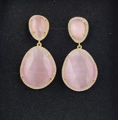 Description Details.... Pink Monalisa Prong CZ Gemstone Earrings, Dangling Earrings, Free From Size Gemstone Earrings, Earrings Jewelry, Selling Per Pair... Metal : Brass Plating : 2 micron gold layer Gemstone : Pink Monalisa Stone Shape : Freeform Stone Size : (Hang Stone Size-25x20mm),  (Stud Stone Size-14x9mm) Total Earring Length : 5cm Stone Cut : Faceted Being a manufacturer we can do this type of earrings in all other designs and stone color for the order.. In order to fulfill the special Teardrop Stone Earrings For Party, Gold Teardrop Earrings With Stones, Pink Stone Earrings Gift, Pink Stone Earrings For Gift, Elegant Pink Earrings With Stones, Stone Setting Drop Earrings, Earrings Dangling, Types Of Earrings, Wedding Jewelry Earrings