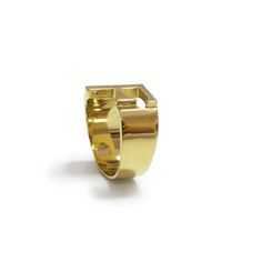 "This gold letter ring will be handmade with your desired initial. Wherever you go, wear your beautiful 24k gold plated custom name ring with your loved one letter or even your own. This unisex F ring is suitable for men or women, make this personalized piece your new style signature or give it as a special gift to any family member, friend, or significant other for any special occasion. You can spell a name or word that holds special meaning to you by wearing multiple rings side by side, or wea Personalized Gold Rings, Personalized Initial Ring, Letter Jewelry, Mom Ring, Letter Ring, Name Rings, Letter Gifts, Monogram Ring, Personalized Letters