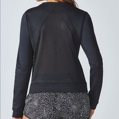 Long Sleeve Black Sweatshirt. Mesh Back. Size Large. No Flaws - Nwot. Moisture-wicking Workout Top For Fall, Go-dry Crew Neck Tops For Fall, Black Crew Neck Activewear For Layering, Moisture-wicking Athleisure Top For Fall, Sporty Fall Gym Tops, Black Moisture-wicking Activewear For Layering, Fall Gym Crew Neck Top, Fall Crew Neck Gym Tops, Crew Neck Top For Gym In Fall