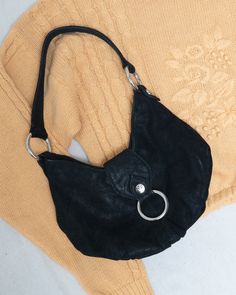 [to the moon and never back]Vintage black suede leather and heavy silver hardware slouchy hobo bag. Literally the perfect bag.•Suede leather•Magnetic snap button closure•Gorgeous blush lining•Heavy silver hardware LABEL: Donald J. Pliner CONDITION: Vintage / Excellent SIZE: Small/Medium 90s Handbags, Thrift Manifest, Minimal Dresses, Slouchy Hobo Bag, Minimalist Clothes, Vintage Suede, Perfect Bag, To The Moon, Silver Hardware