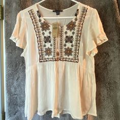 Nwt American Eagle Boho Babydoll Top. Brand New, With Tags. Cream In Color With Flower Design On Front. Would Be Adorable Paired With Jean Shorts. Cute Cream Tops For Vacation, Babydoll Top, Flower Design, Flower Designs, Jean Shorts, Baby Dolls, American Eagle Outfitters, American Eagle, Top Blouse