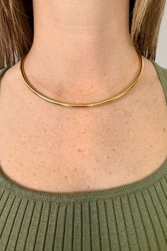 this stunning, easy to wear, minimal choker adds an effortlessly elegant look to any outfit. 18K gold plated brass made in the usa all jewelry is final sale Minimal Choker, Elegant Look, Romper With Skirt, Collar Necklace, Hat Hairstyles, Handbags On Sale, Made In The Usa, Sale Items, Final Sale