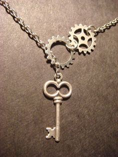 Steam Punk Diy, Diy Steampunk, Steampunk Jewellery, Keys Jewelry, Steampunk Stuff, Lariat Style Necklace, Steampunk Crafts, Hardware Jewelry, Steam Punk Jewelry