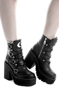 7a6a74cbe87bc60030a4bd041dd47b78desc41835754ri Rider Boots, Chunky Heels Boots, Studded Heels, Goth Fashion, Platform Boots