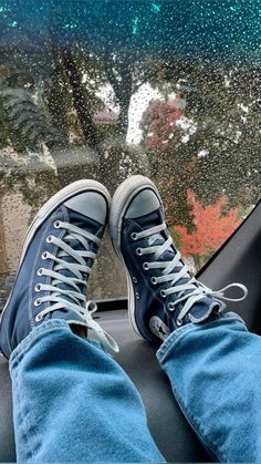 converse aesthetic, fall, rain, jeans, trees, fall colors aesthetic, blue converse, navy, fall aesthetic Navy Blue Converse Outfit Aesthetic, Dark Blue Converse Outfit, Navy Blue Converse Outfit, Fall Colors Aesthetic, Blue Fall Aesthetic, Blue Converse Aesthetic, Adriana Core, Converse Outfit Aesthetic, Dark Blue Converse