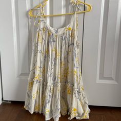 Never Worn Flowy Sundress For Daytime In Spring, Beige Sundress Mini Dress For Spring, Beige Sundress For Spring, Cream Sundress Mini Dress For Spring, Cream Sundress For Spring, Beige Sundress For Spring Brunch, Daytime Flowy Beige Mini Dress, Beige Mini Sundress For Daytime, Beige Sundress For Spring Daytime