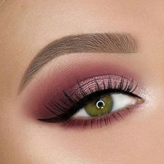 Maquillage Kylie Jenner, Pink Eye Makeup Looks, Makeup Cantik, Make Up Designs, 50 Makeup, Eyeliner Eyeshadow, Pink Eye Makeup, Makeup Eyeshadow Palette, Nude Eyeshadow